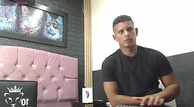 Snapshot of Chris_Dick23 chatting on February 2025 07:20:01 AM Chris Dick23 online show from February 2025 07:20:01 AM