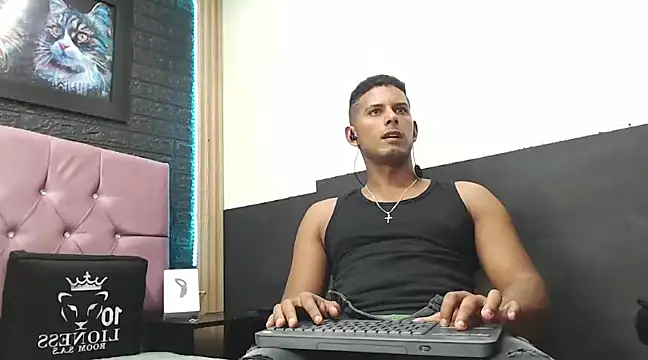 Snapshot of Chris_Dick23 chatting on March 2025 04:47:02 AM Chris Dick23 online show from March 2025 04:47:02 AM