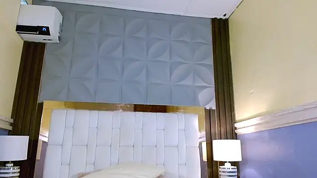 Nicole Ramires online show from February 2026 02:57:01 PM