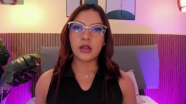 NicolleeEvanss online show from May 2026 11:07:01 AM