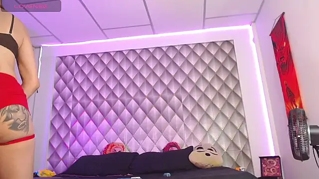 Snapshot of CoupleSwingerLatin chatting on February 2026 04:42:02 AM CoupleSwingerLatin online show from February 2026 04:42:02 AM