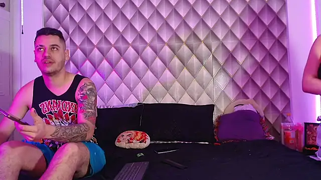 Snapshot of CoupleSwingerLatin chatting on February 2026 07:07:02 AM CoupleSwingerLatin online show from February 2026 07:07:02 AM