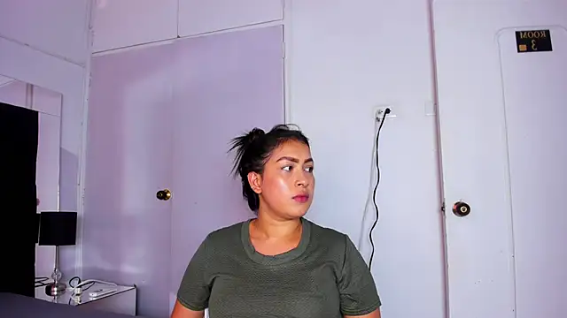 Snapshot of Miaa_Garcia chatting on March 2025 09:21:01 PM Miaa Garcia online show from March 2025 09:21:01 PM