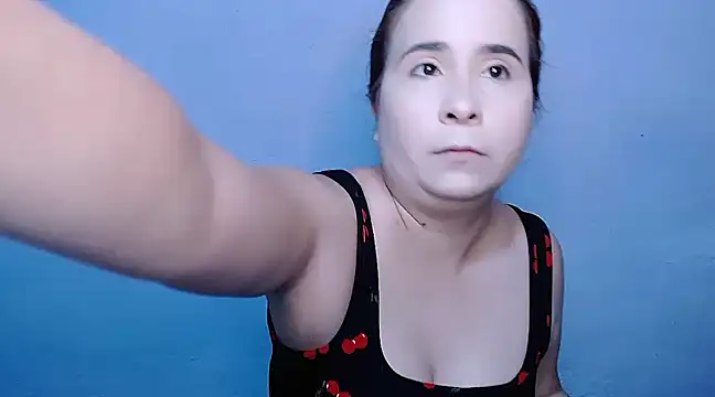 Snapshot of SubLayla01 chatting on January 2025 06:21:01 PM SubLayla01 online show from January 2025 06:21:01 PM