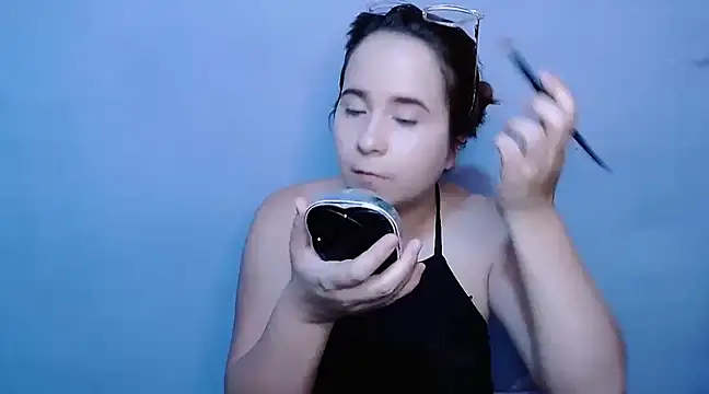 Snapshot of SubLayla01 chatting on January 2025 06:18:01 PM SubLayla01 online show from January 2025 06:18:01 PM