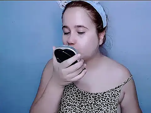 Snapshot of SubLayla01 chatting on October 2025 05:15:02 PM SubLayla01 online show from October 2025 05:15:02 PM