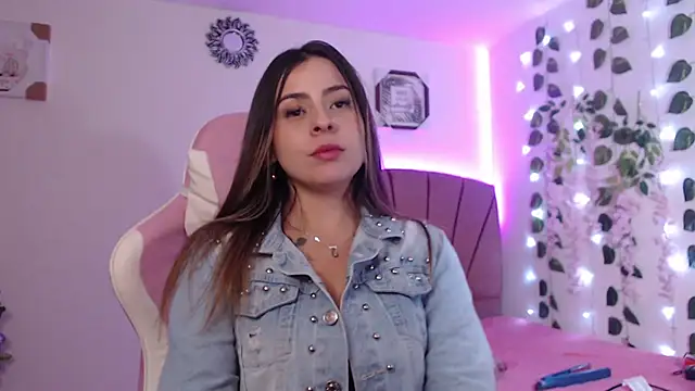 Snapshot of GabyVandriel chatting on January 2025 12:44:02 AM GabyVandriel online show from January 2025 12:44:02 AM