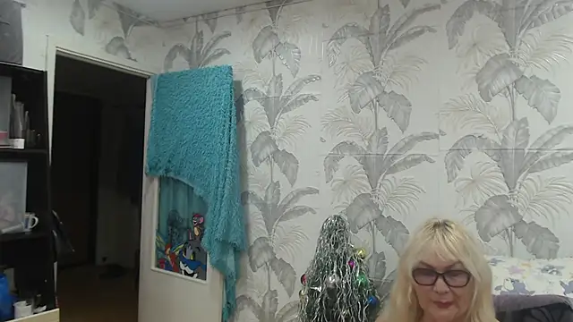 Snapshot of CamDiva113 chatting on January 2025 12:13:02 PM CamDiva113 online show from January 2025 12:13:02 PM