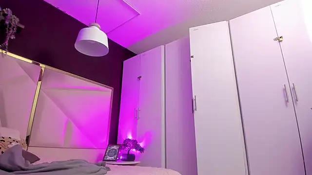 April bowie online show from September 2025 12:21:02 PM