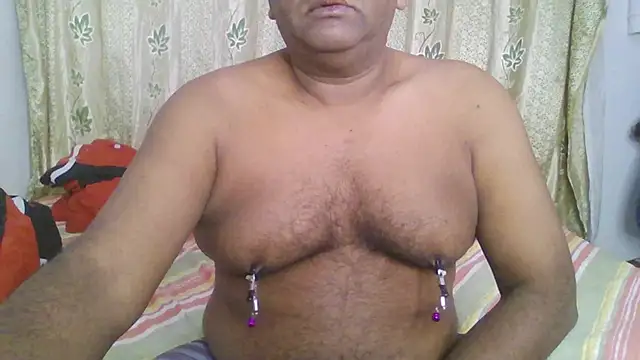 Snapshot of Beargryzzly chatting on December 2024 03:22:02 AM Beargryzzly online show from December 2024 03:22:02 AM