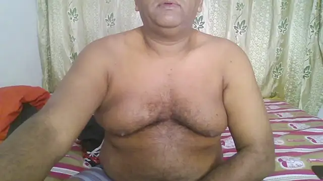 Snapshot of Beargryzzly chatting on January 2025 02:06:02 AM Beargryzzly online show from January 2025 02:06:02 AM