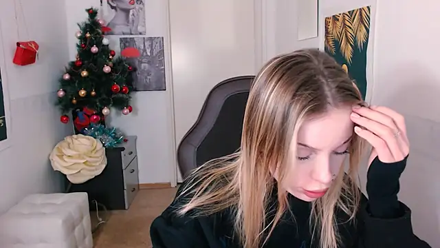 HeyDoraa online show from December 2024 03:20:02 PM