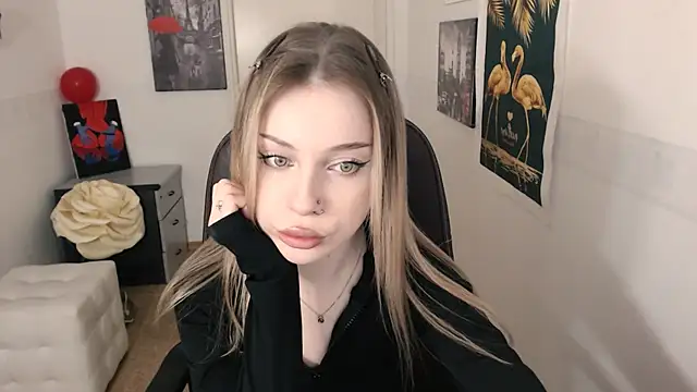 HeyDoraa online show from January 2025 01:42:01 PM