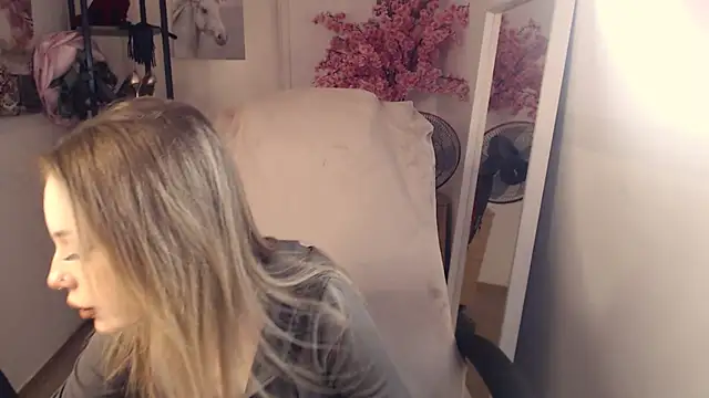 HeyDoraa online show from March 2025 02:23:02 PM