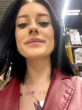 Snapshot of Melissa_crazy chatting on December 2024 09:35:01 PM Melissa crazy online show from December 2024 09:35:01 PM