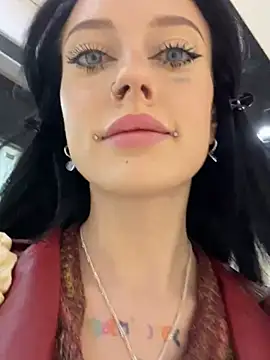 Snapshot of Melissa_crazy chatting on December 2024 03:00:02 PM Melissa crazy online show from December 2024 03:00:02 PM