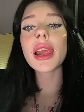 Snapshot of Melissa_crazy chatting on December 2024 07:16:02 PM Melissa crazy online show from December 2024 07:16:02 PM