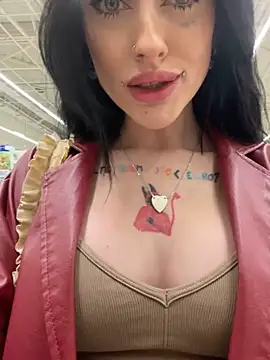 Snapshot of Melissa_crazy chatting on January 2025 03:11:01 PM Melissa crazy online show from January 2025 03:11:01 PM