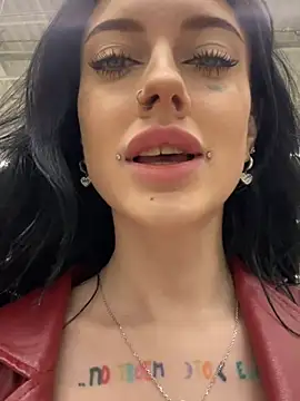 Snapshot of Melissa_crazy chatting on February 2025 03:17:01 PM Melissa crazy online show from February 2025 03:17:01 PM