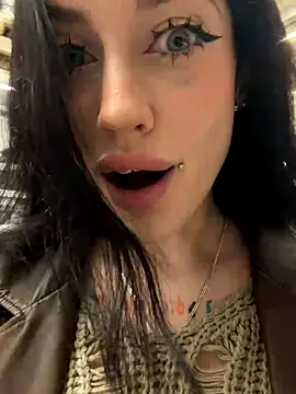 Snapshot of Melissa_crazy chatting on November 2025 04:10:02 PM Melissa crazy online show from November 2025 04:10:02 PM