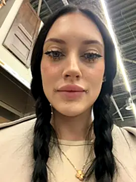 Snapshot of Melissa_crazy chatting on December 2025 03:10:01 PM Melissa crazy online show from December 2025 03:10:01 PM