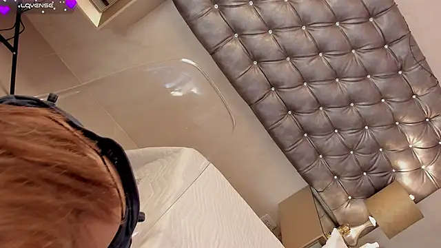 AnnWeltt online show from January 2025 11:56:01 PM