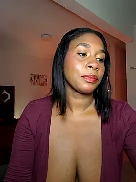 HanaThompson online show from December 2025 05:22:02 PM