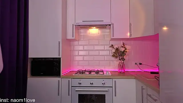 Naomi Girly online show from October 2025 04:10:02 AM