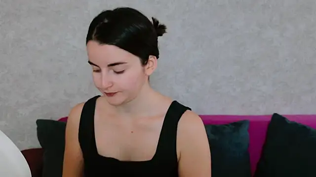 Snapshot of Miss_Arwen chatting on November 2025 04:46:01 AM Miss Arwen online show from November 2025 04:46:01 AM