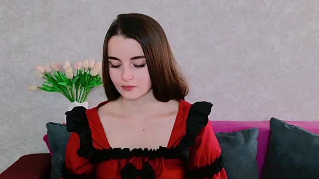 Snapshot of Miss_Arwen chatting on November 2025 04:01:02 AM Miss Arwen online show from November 2025 04:01:02 AM