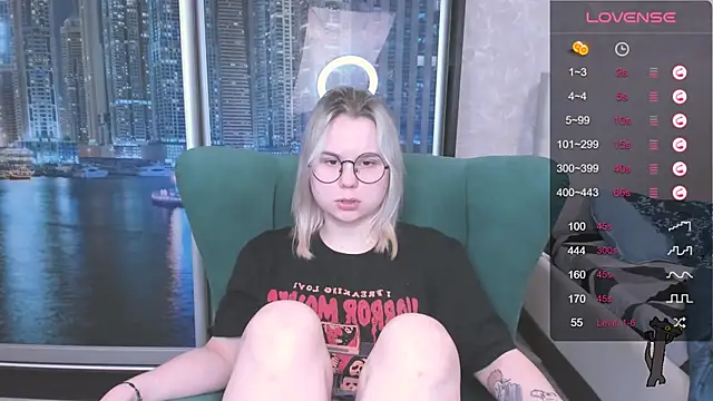 Snapshot of miray_kuriyama123 chatting on December 2024 07:26:02 PM miray kuriyama123 online show from December 2024 07:26:02 PM