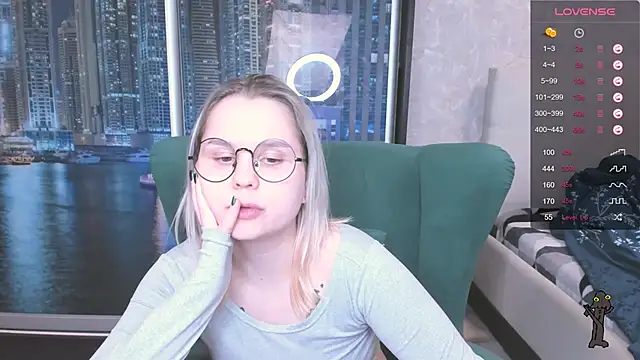 Snapshot of miray_kuriyama123 chatting on December 2024 05:50:02 PM miray kuriyama123 online show from December 2024 05:50:02 PM