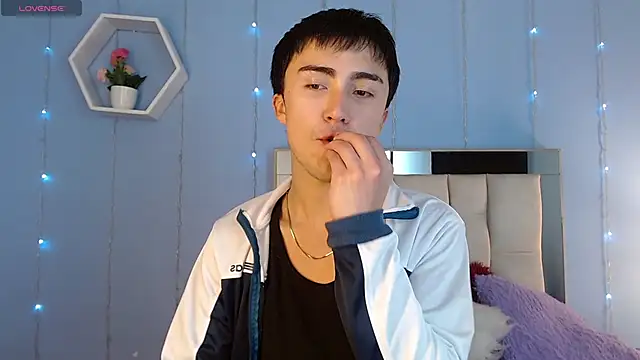 Snapshot of santi-fabulous chatting on December 2024 09:23:01 PM santi-fabulous online show from December 2024 09:23:01 PM