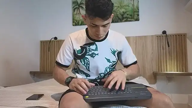 andrew rose  online show from October 2025 10:32:01 PM