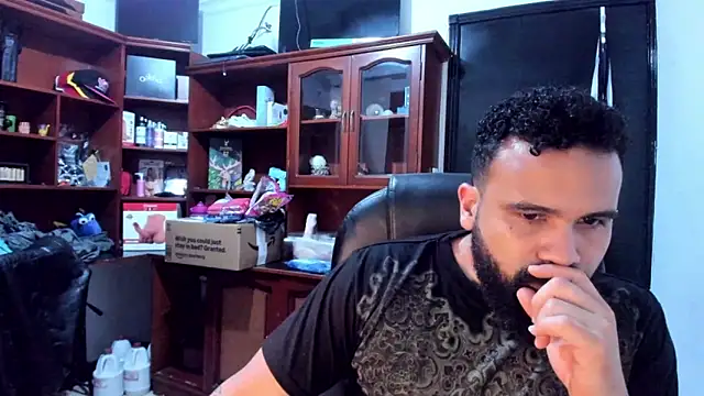 Snapshot of Drako_Argentii chatting on March 2025 04:32:01 AM Drako Argentii online show from March 2025 04:32:01 AM