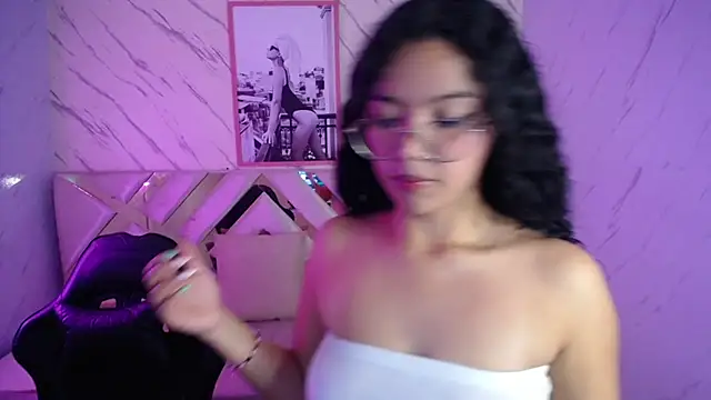 victoria castillo b online show from March 2025 02:50:01 AM