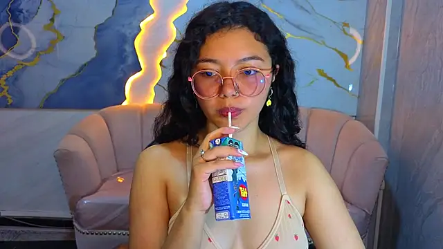 victoria castillo b online show from April 2026 07:38:02 PM
