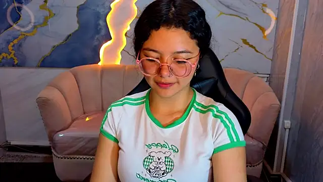 victoria castillo b online show from May 2026 07:44:02 PM