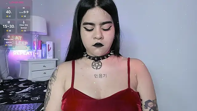 atena hill online show from October 2025 07:33:01 PM