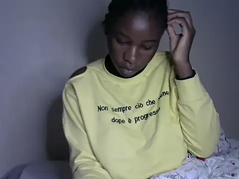 Snapshot of Novah_ chatting on April 2026 05:03:01 PM Novah online show from April 2026 05:03:01 PM