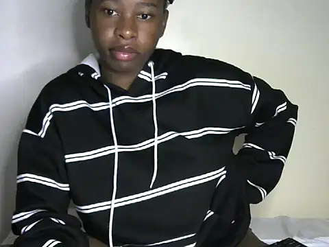 Snapshot of Novah_ chatting on April 2026 09:27:01 PM Novah online show from April 2026 09:27:01 PM