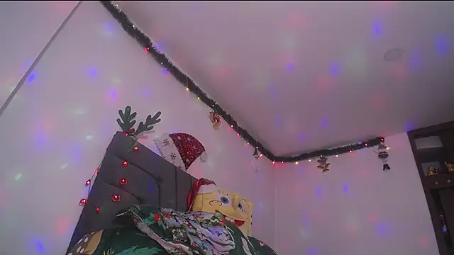 Snapshot of Yinn_Silver chatting on December 2024 09:29:02 PM Yinn Silver online show from December 2024 09:29:02 PM