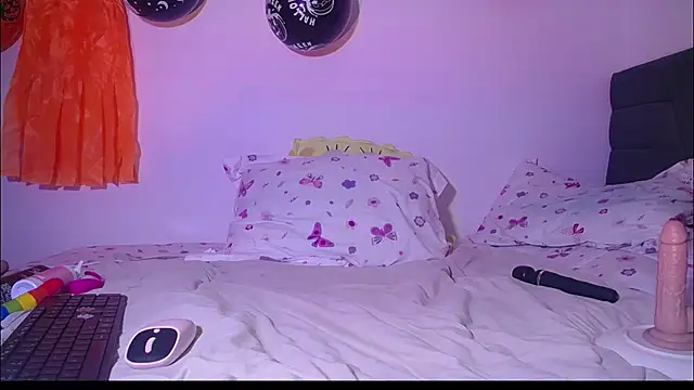 Snapshot of Yinn_Silver chatting on October 2025 03:53:01 AM Yinn Silver online show from October 2025 03:53:01 AM