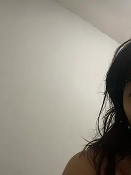 Snapshot of Julinhasz chatting on April 2026 12:00:01 AM Julinhasz online show from April 2026 12:00:01 AM