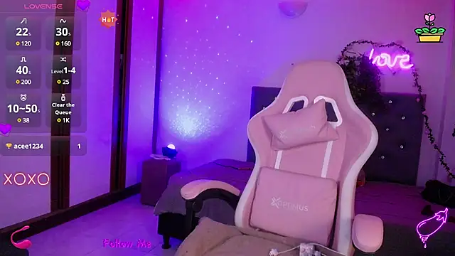 Snapshot of SexyLuna__ chatting on January 2025 12:17:02 AM SexyLuna online show from January 2025 12:17:02 AM