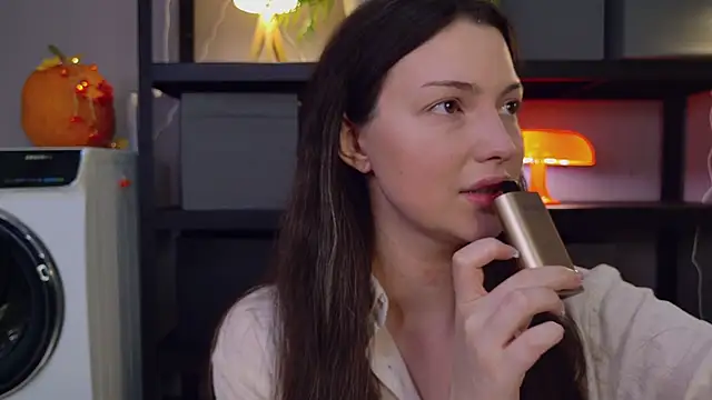 Miley Smile online show from November 2025 05:19:01 AM