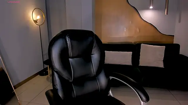 CharlotteCox  online show from February 2025 12:00:02 PM