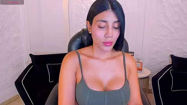 CharlotteCox  online show from May 2026 03:00:01 AM