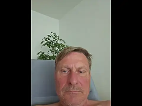 Snapshot of johnnym1 chatting on May 2026 11:40:01 AM johnnym1 online show from May 2026 11:40:01 AM