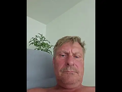 johnnym1 online show from July 2026 01:17:01 PM
